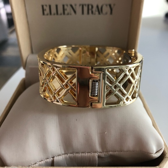 Ellen Tracy Gold cut out watch - Picture 5 of 8